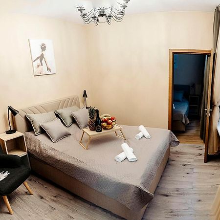Riga Central Apartments - Skolas Str. Parking Nearby Exterior photo